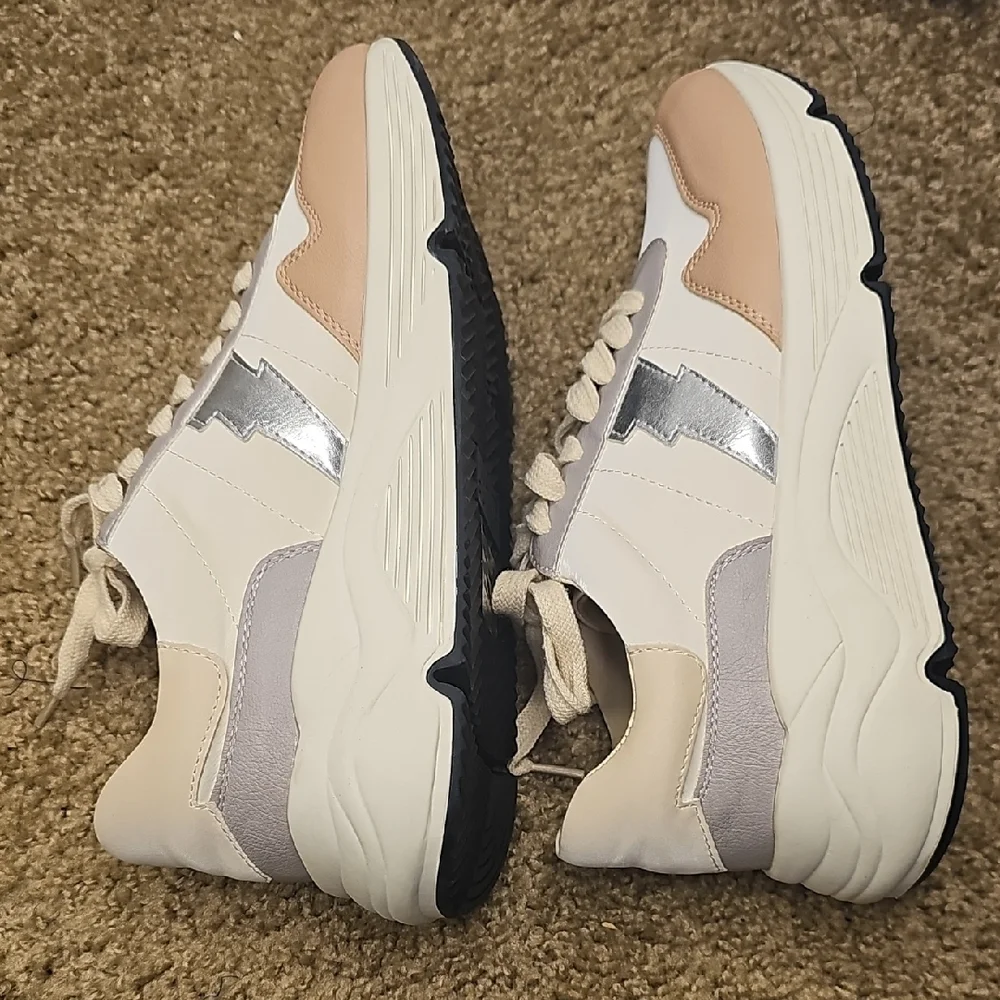 White Raven‎ Women's Stylish Cream and Tan Women's Sneakers